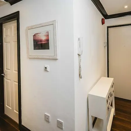 Stylish & Peaceful Covent Garden Apartment